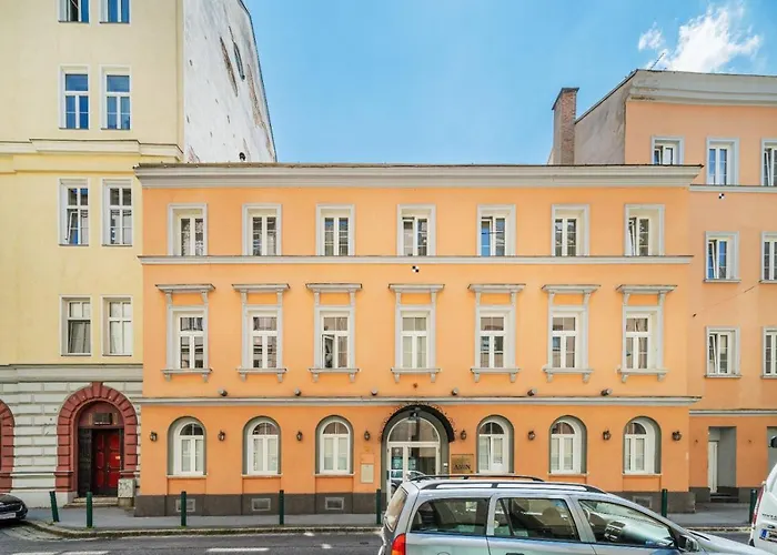 Self-check-in Adlon Hotel 3*