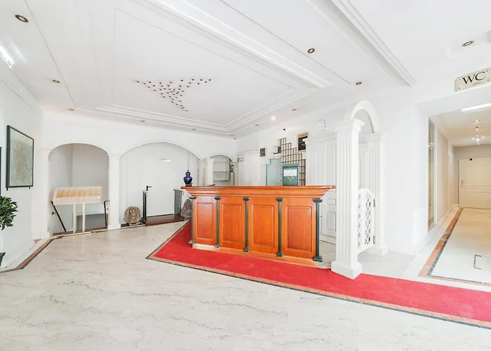 Self-check-in Adlon 3*