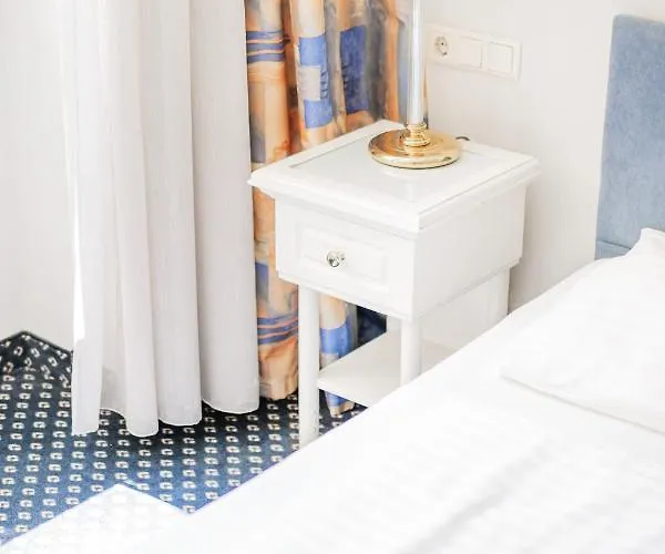 Self-check-in Adlon Hotel