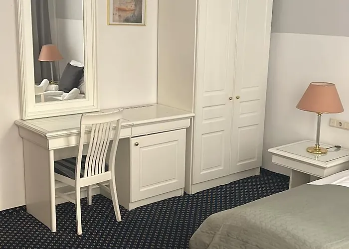 Self-check-in Adlon Hotel 3*